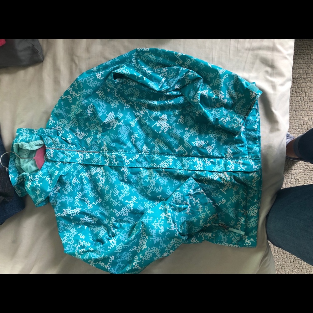 Girls Columbia wind breaker. Size S